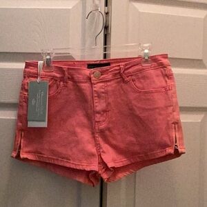 🌸NWT Chaconia Dolls Shorts Size 30 🌸
Brand New With Tags 🌸